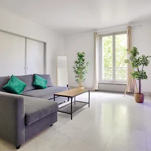 Apartment 2 Bedrooms Tour Eiffel Rapp, Paris